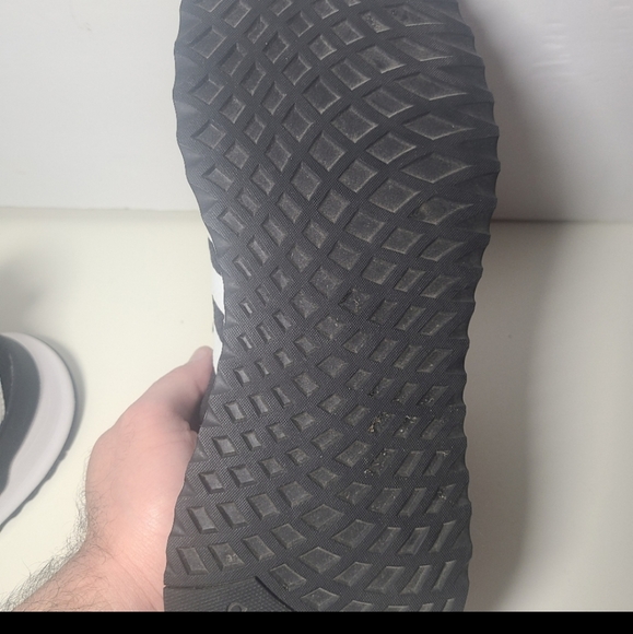 Like new adidas runing shoes size 11 - Picture 8 of 8